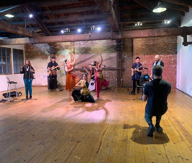 Usiloquy Dance in Music Video